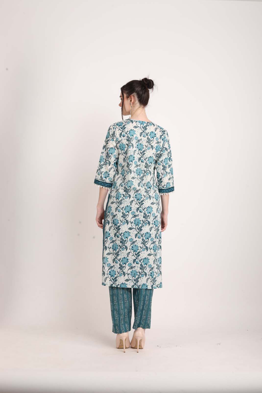 Cream Floral Printed Straight Kurta UCK22176