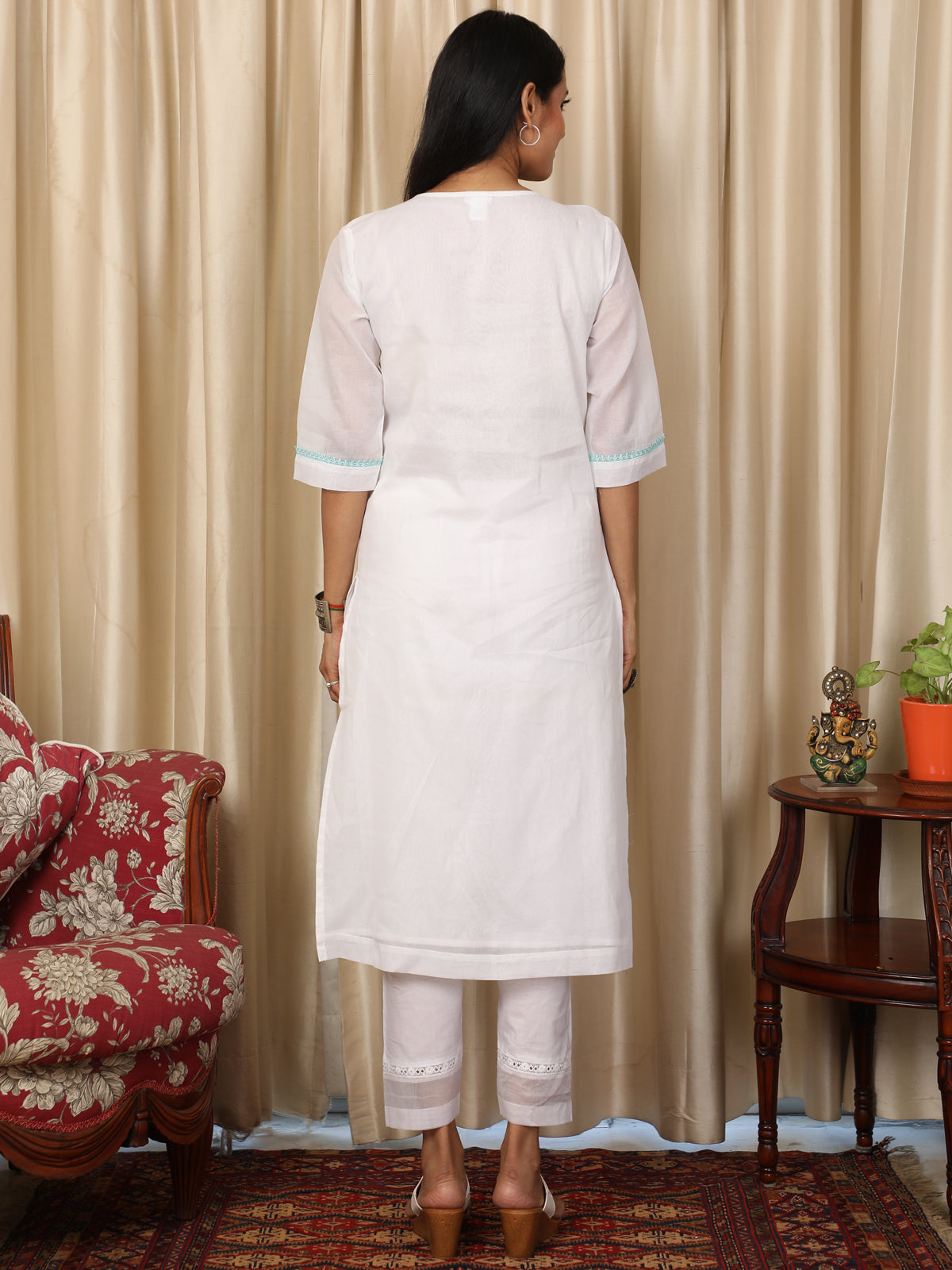 White Mulmul Kurta With Embroidery UCK22064