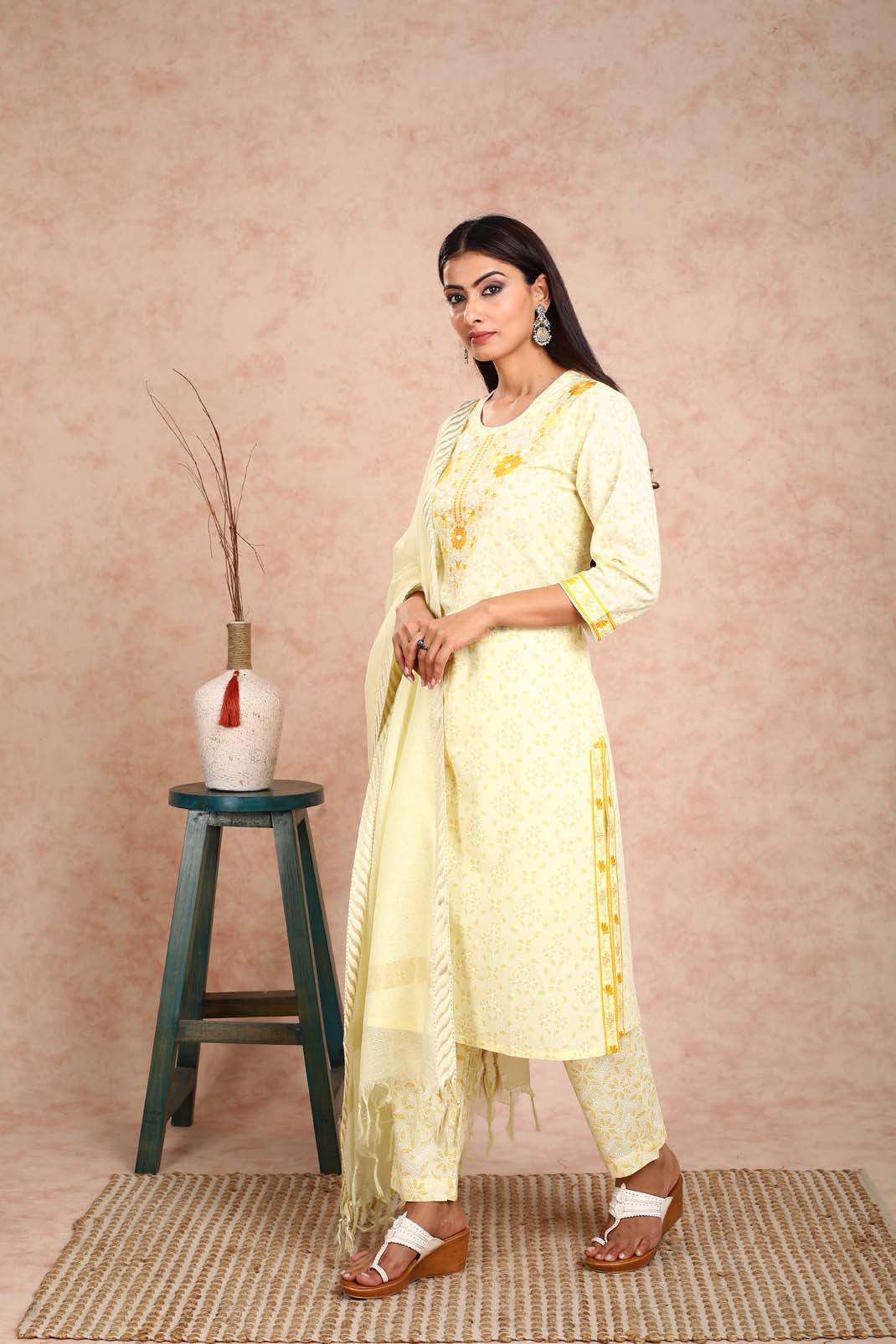 navi-nari-yellow-print-embroidered-neck-a-line-kurta