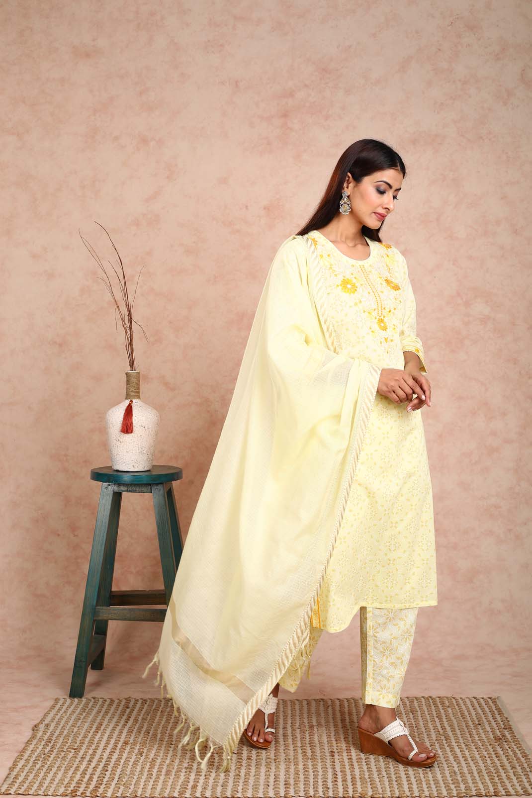 navi-nari-yellow-print-embroidered-neck-a-line-kurta