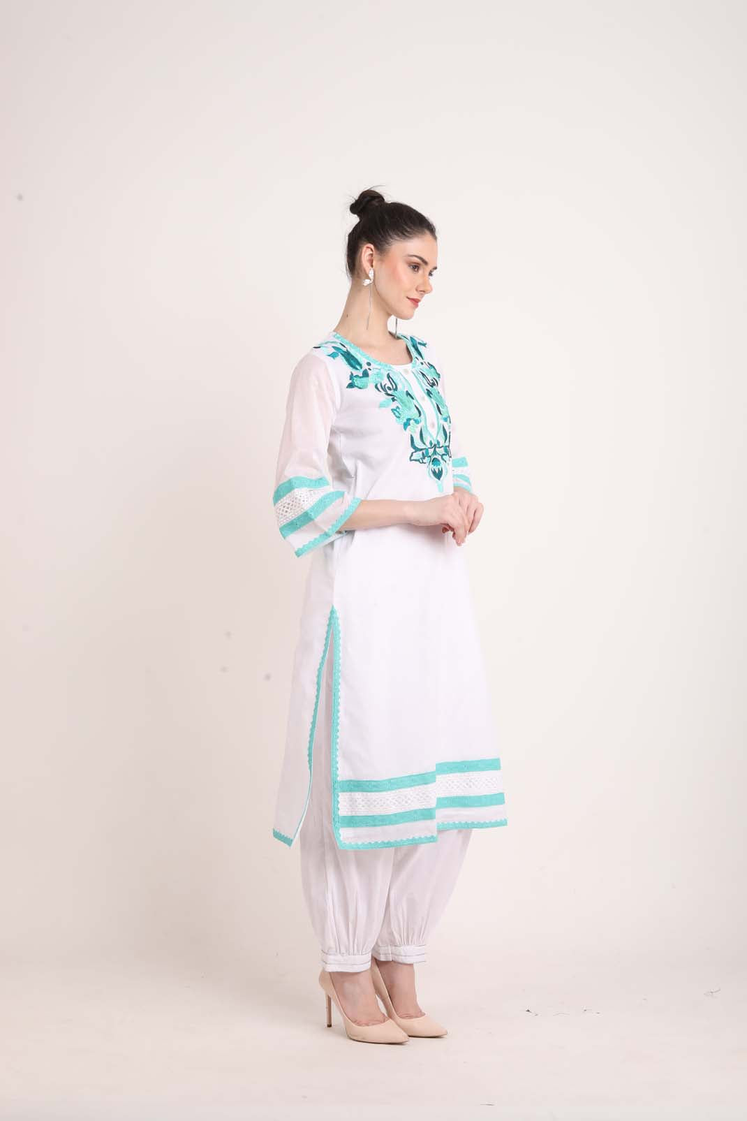 Organdy White Kurta Adorned With Delicate Turquoise Embroidery UCK22164