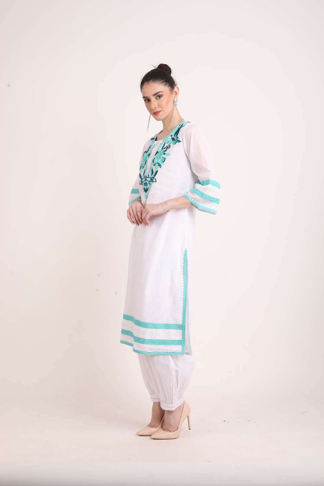 Organdy White Kurta Adorned With Delicate Turquoise Embroidery UCK22164