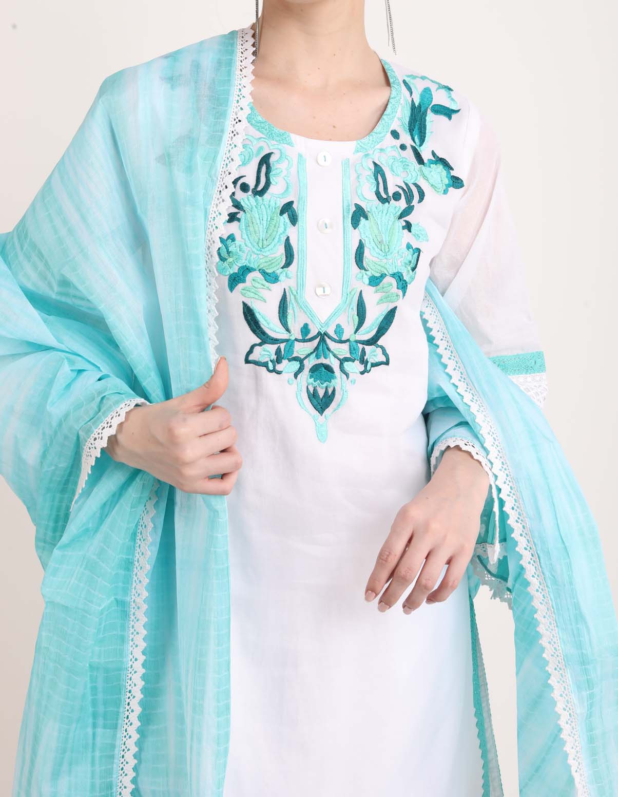 Organdy White Kurta Adorned With Delicate Turquoise Embroidery UCK22164