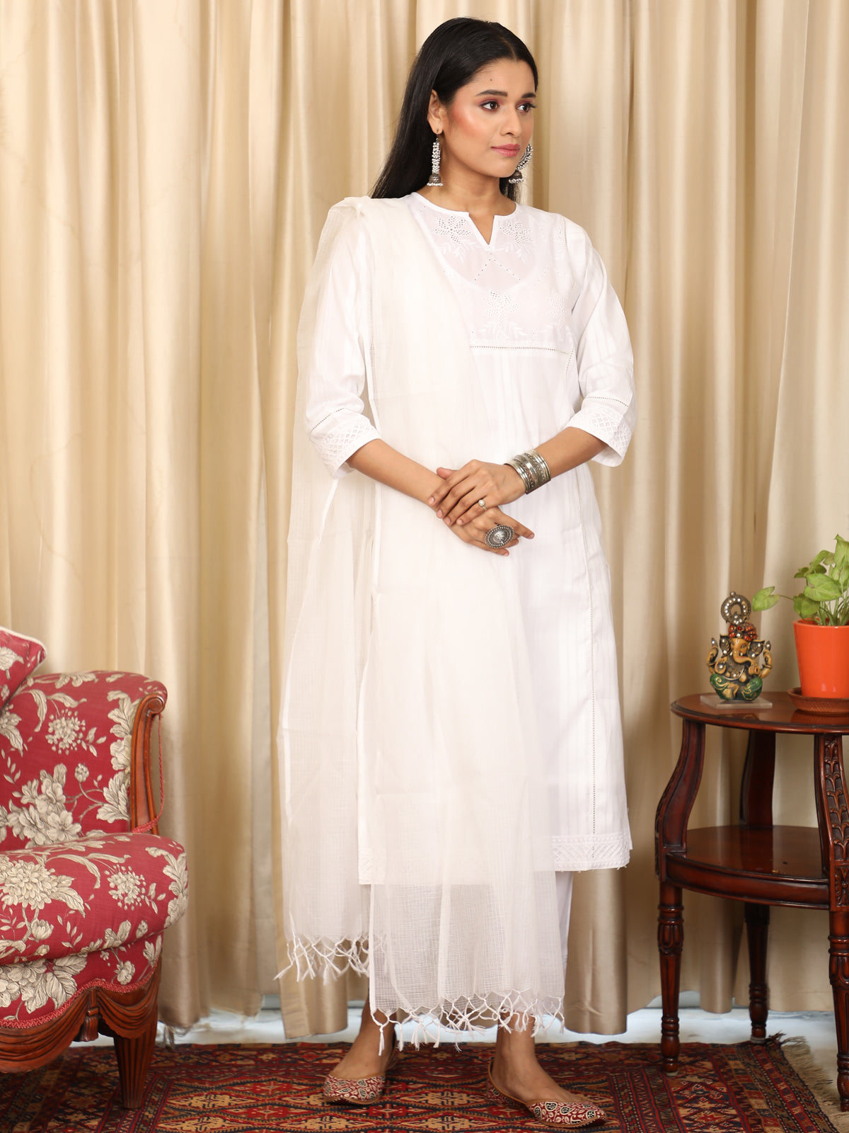 White Chikan Kurta UCK22047