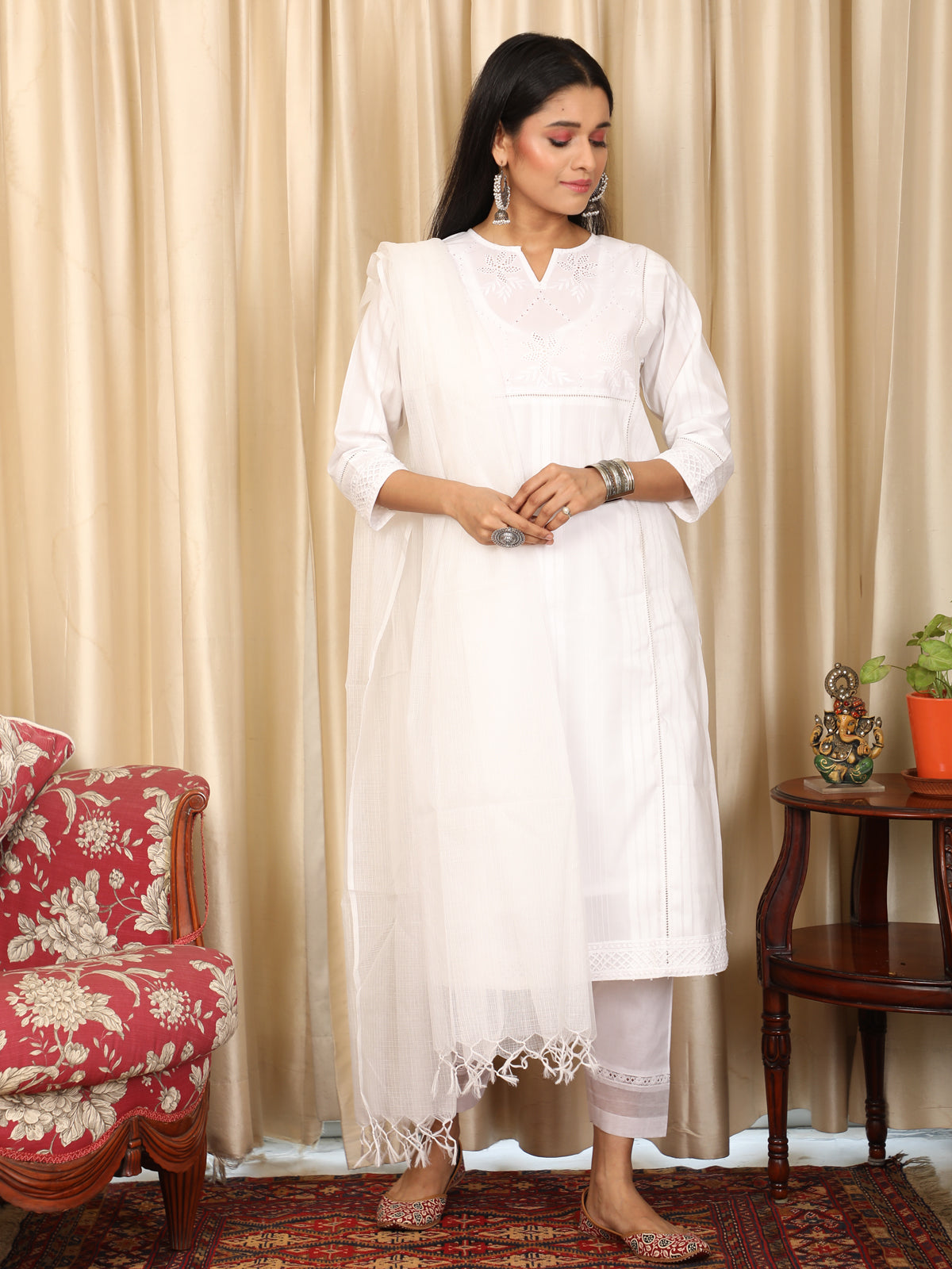 White Chikan Kurta UCK22047